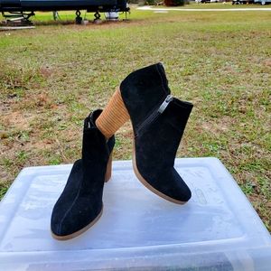 Block heel ankle boots